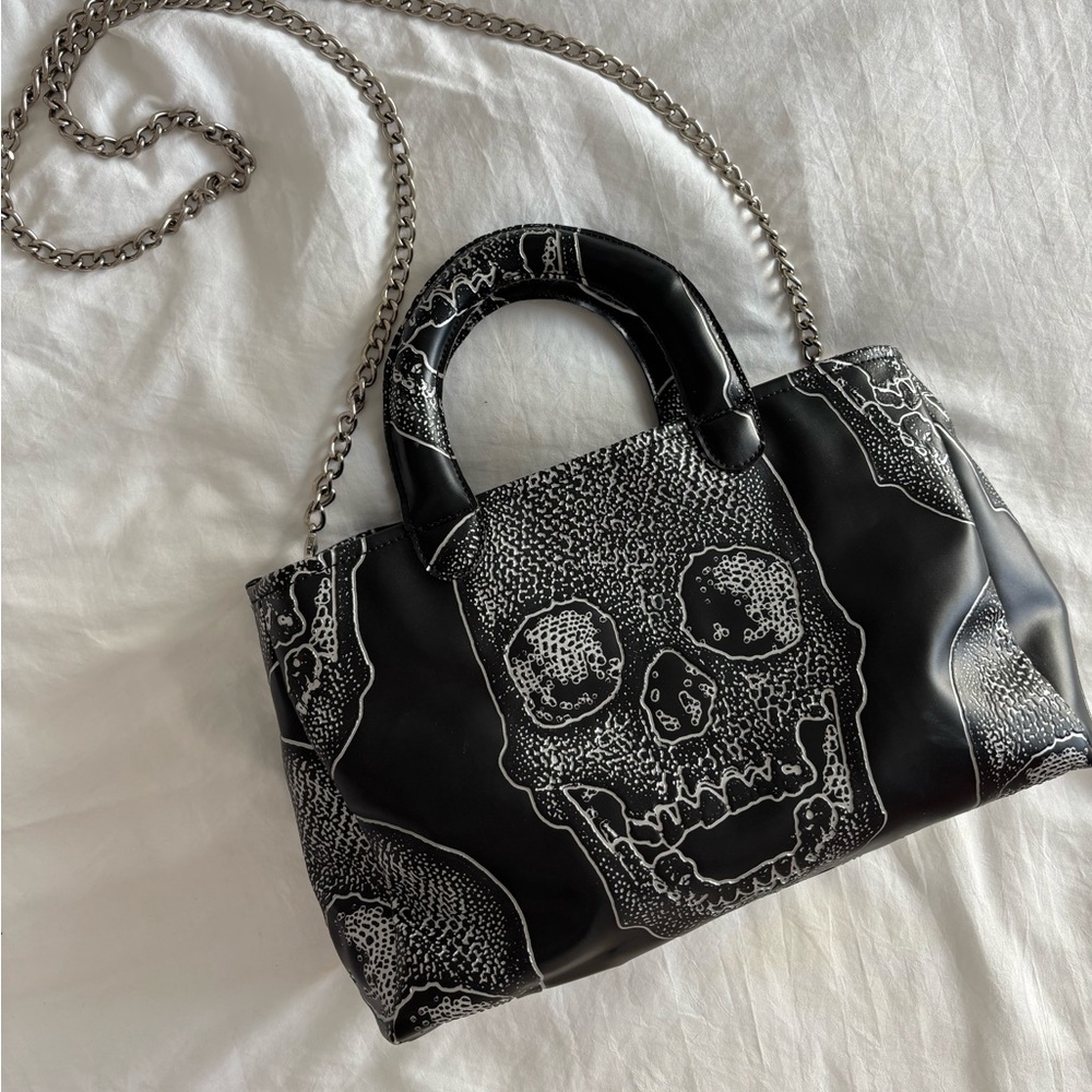 Black Skull Purse (medium)
